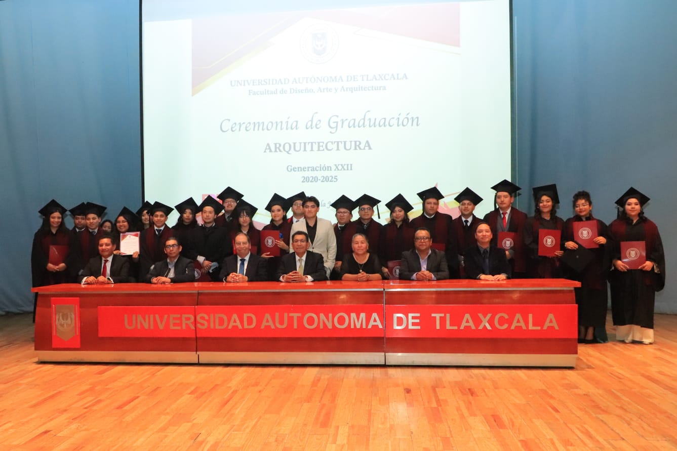 87 nuevos arquitectos reciben constancia de culminación de estudios en la UATx